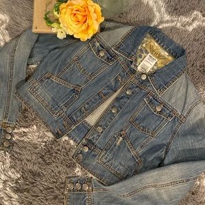 Very nice jean jacket.